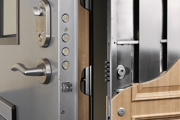 Cómo mantener una puerta de seguridad más duradera