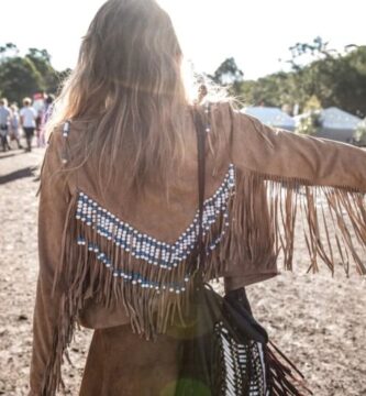 Cómo vestir como una hippie con la ropa de tu armario