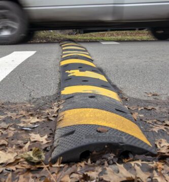 Cómo instalar Unimat Traffic Speed Bumps para mejorar la seguridad