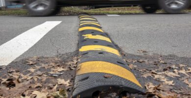 Cómo instalar Unimat Traffic Speed Bumps para mejorar la seguridad 13 Cómo instalar Unimat Traffic Speed Bumps para mejorar la seguridad