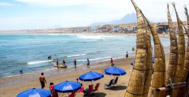 Descubre la aventura turística de Huanchaco en Perú